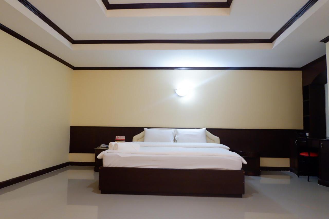 Auychai Grand Hotel Lang Suan Exterior foto